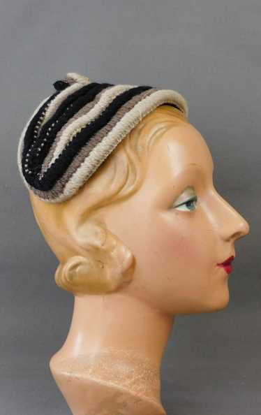 Vintage Black & Beige Yarn Hat 1950s Band, fits a… - image 1