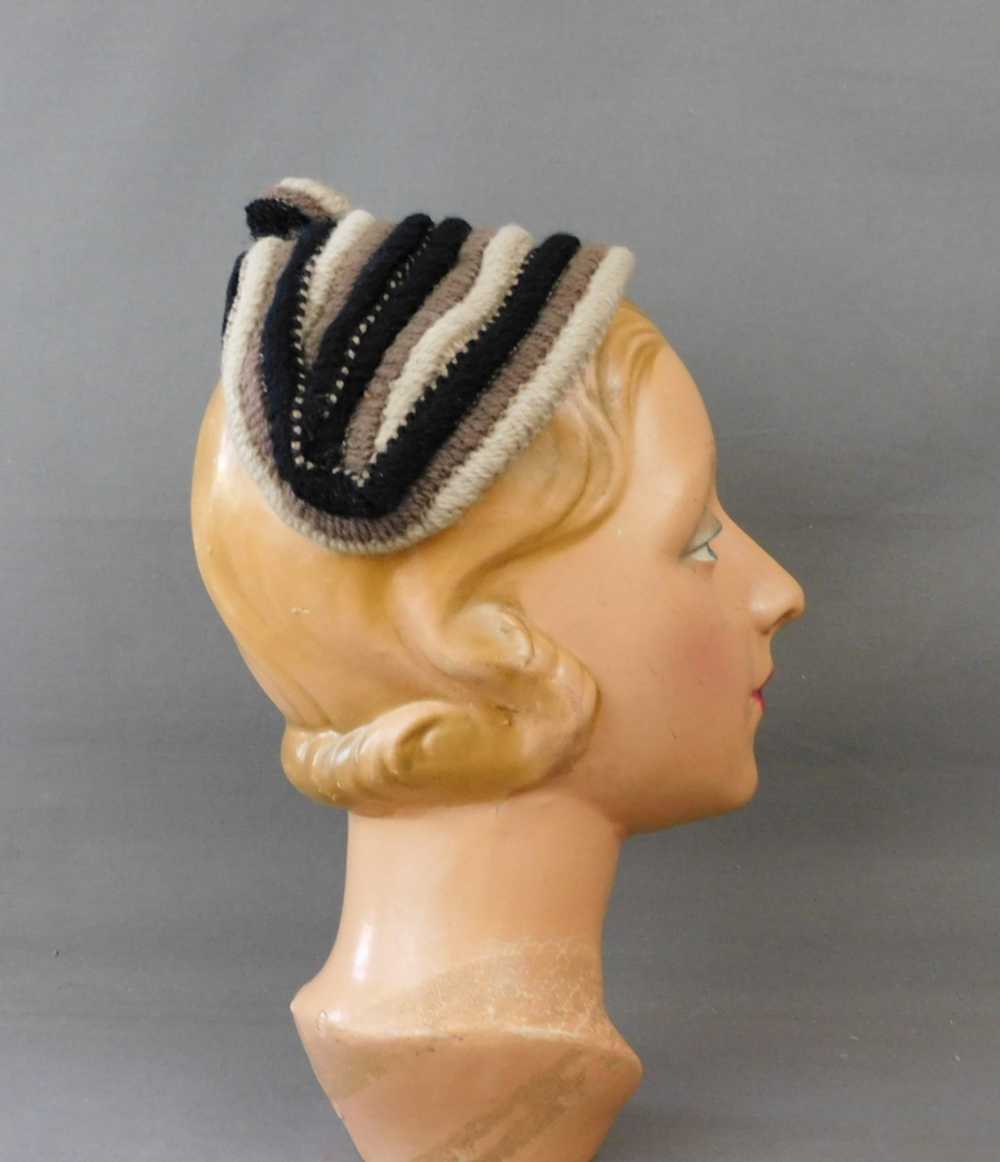Vintage Black & Beige Yarn Hat 1950s Band, fits a… - image 4