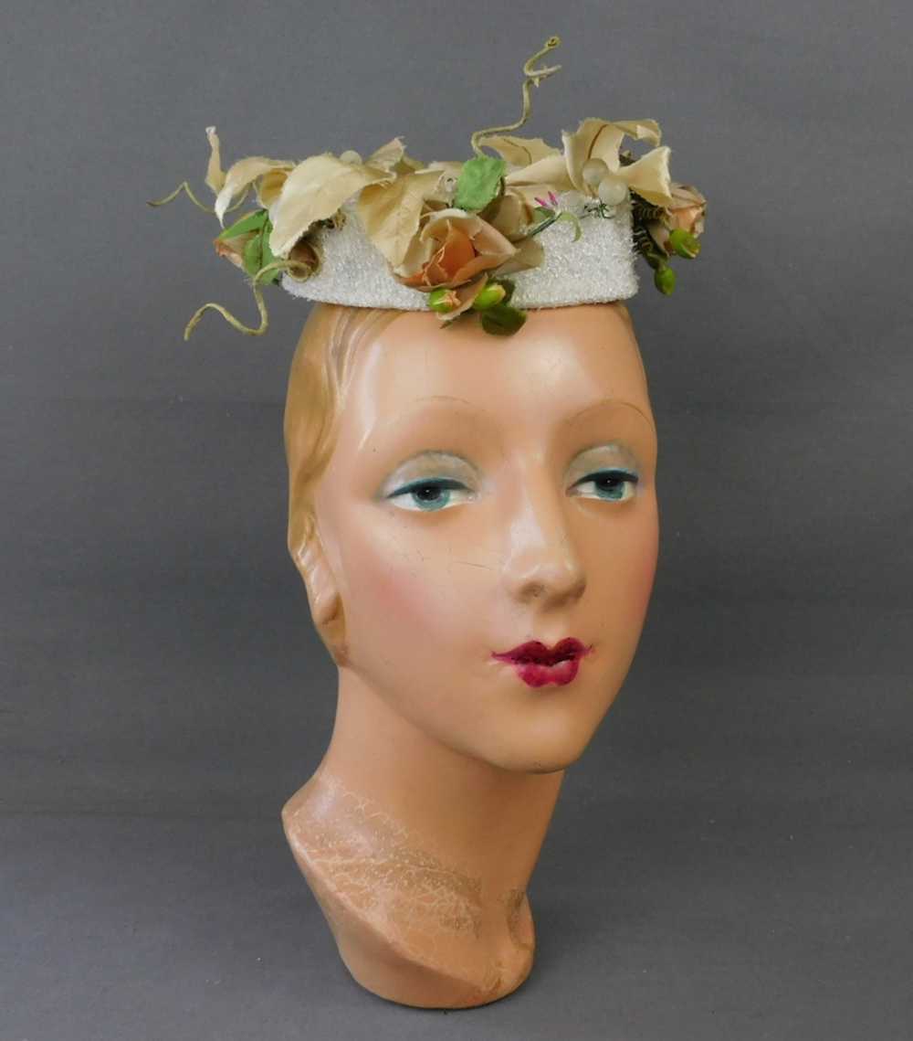 Vintage Floral Topper Hat 1960s Ivory Pillbox, Ha… - image 3
