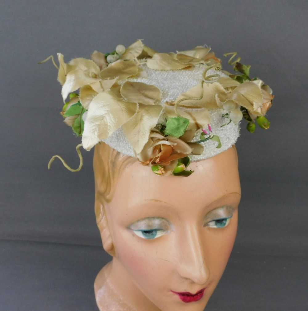 Vintage Floral Topper Hat 1960s Ivory Pillbox, Ha… - image 4