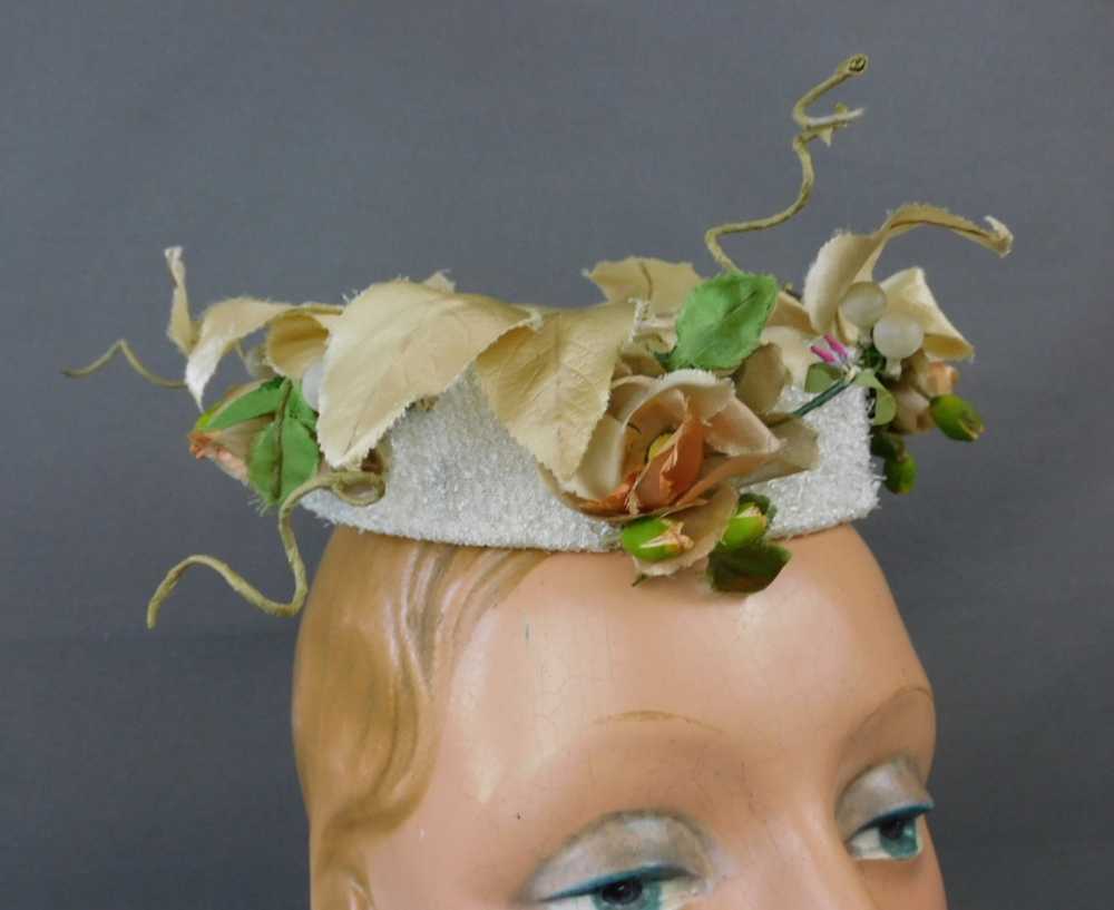 Vintage Floral Topper Hat 1960s Ivory Pillbox, Ha… - image 7