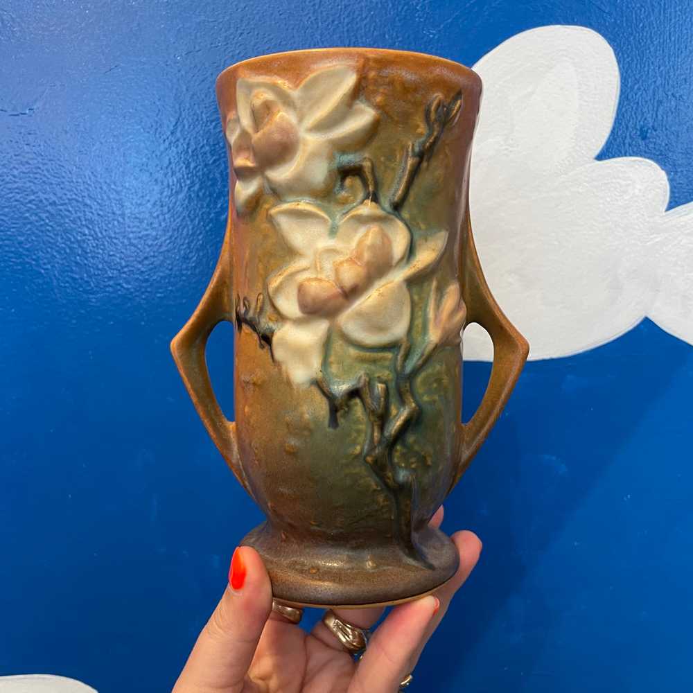 Roseville Pottery “Magnolia” vase - Gem