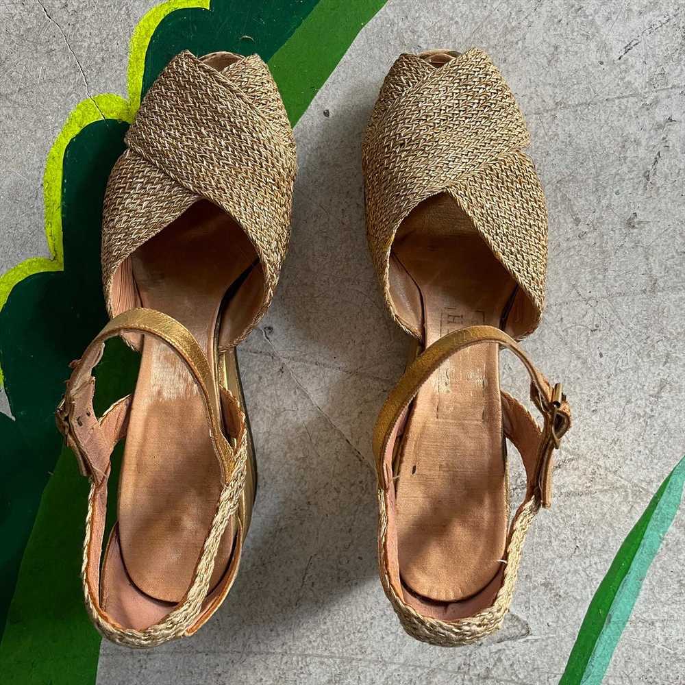 Late 30s early 40s Gold woven platform wedges - image 4