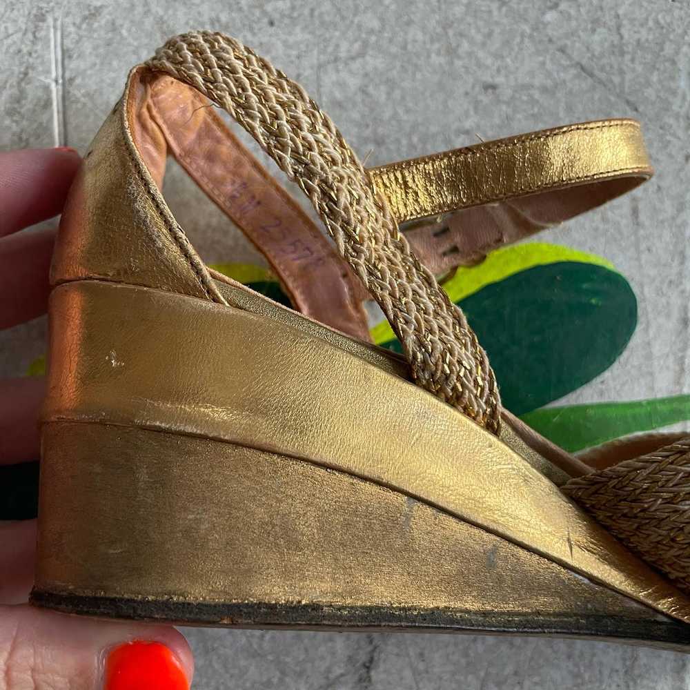 Late 30s early 40s Gold woven platform wedges - image 5