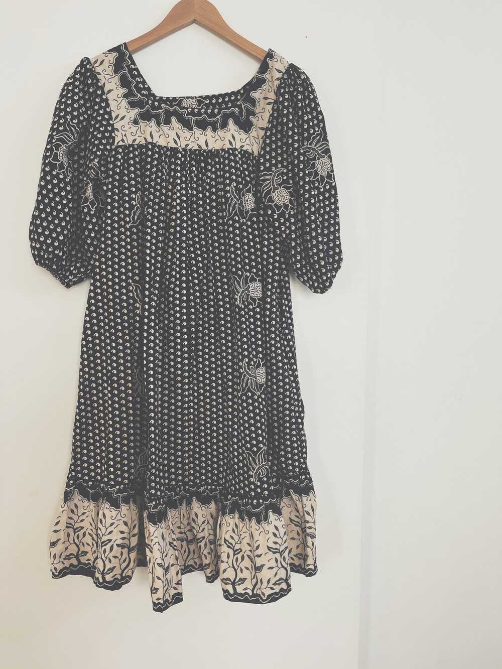 70s Black and Cream Puff Sleeve Dress - image 1