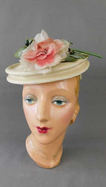 Vintage 1940s Ivory Floral Topper Hat, Straw with 