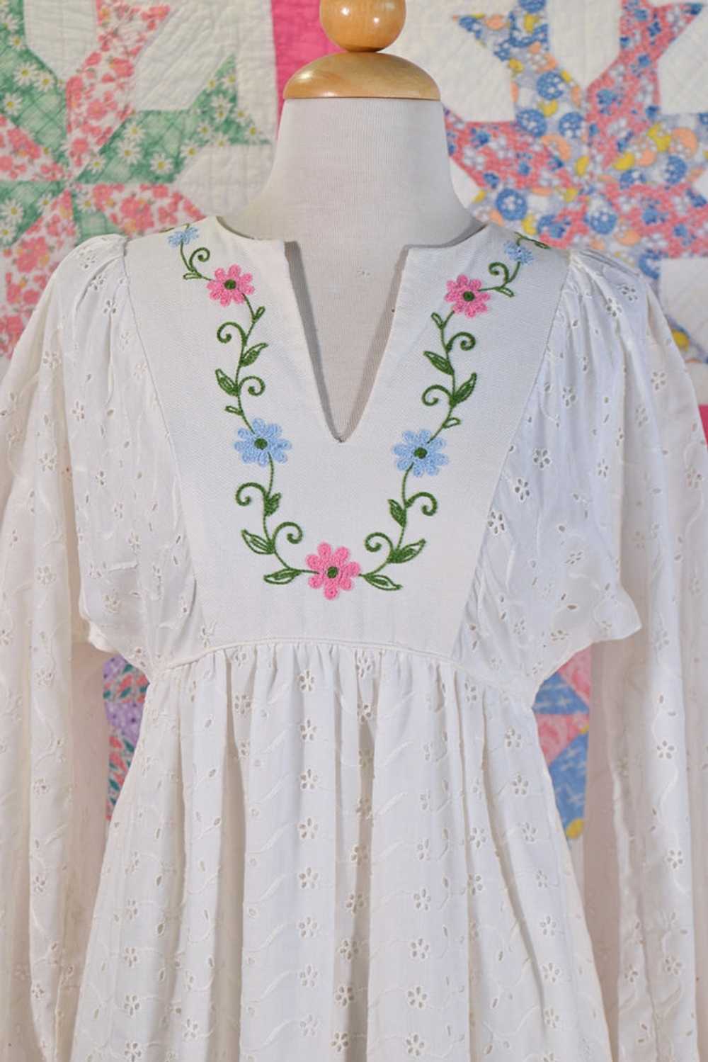 60s/70s White Lace Maxi Dress Embroidered Details… - image 2