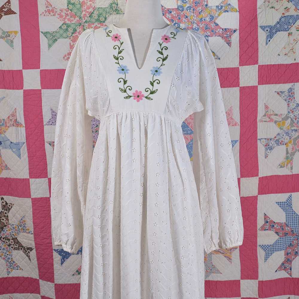 60s/70s White Lace Maxi Dress Embroidered Details… - image 3