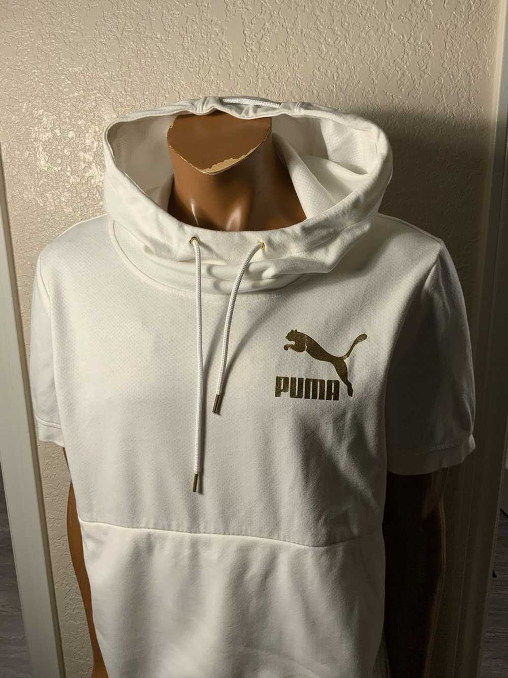 Puma Puma Sportswear White/Gold Short Sleeve Pull… - image 10
