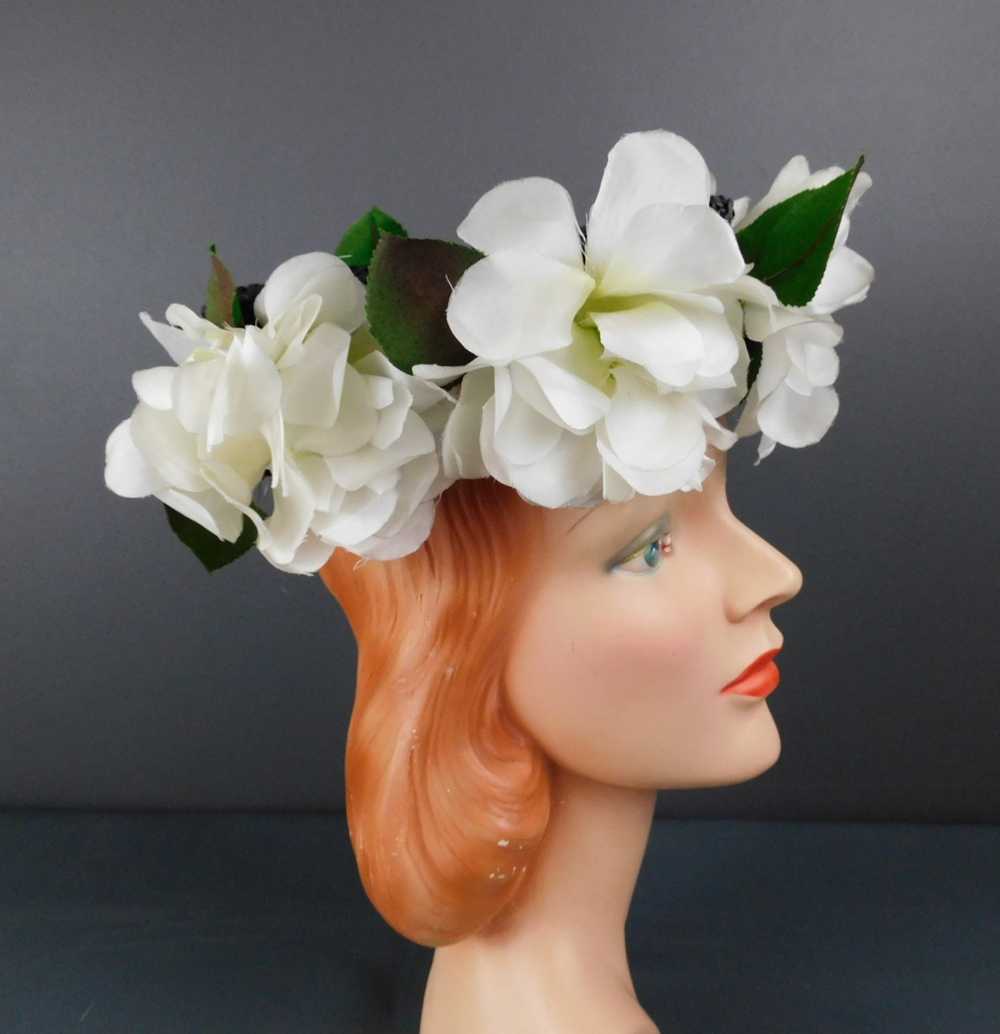 Vintage Navy Straw Topper Hat with White Flowers,… - image 3