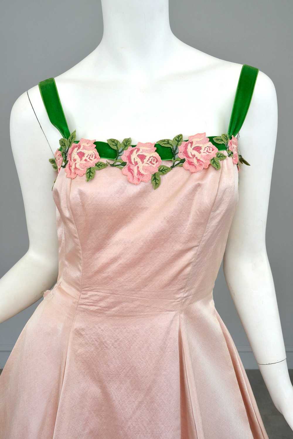 1950s Pale Pink Embroidered Flowers Trim Party Pr… - image 7