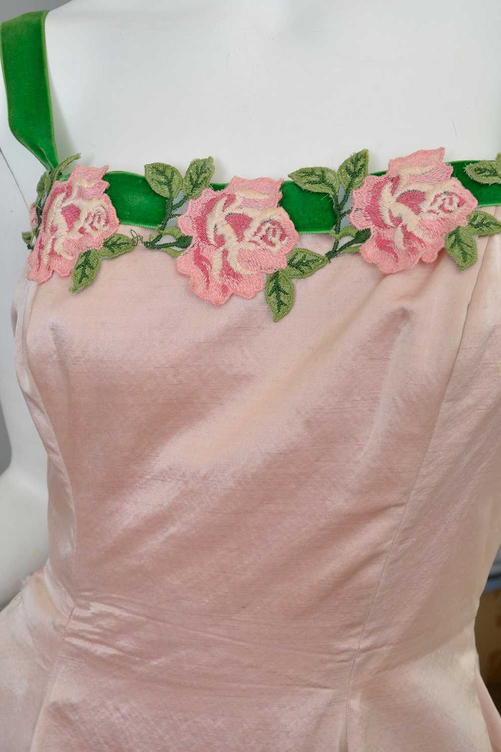 1950s Pale Pink Embroidered Flowers Trim Party Pr… - image 8