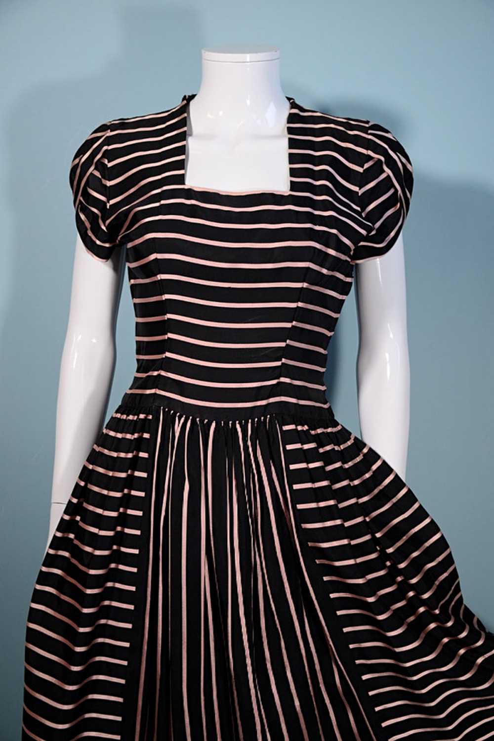 Vintage 40s Black/Pink Party Dress, Short Petal S… - image 9