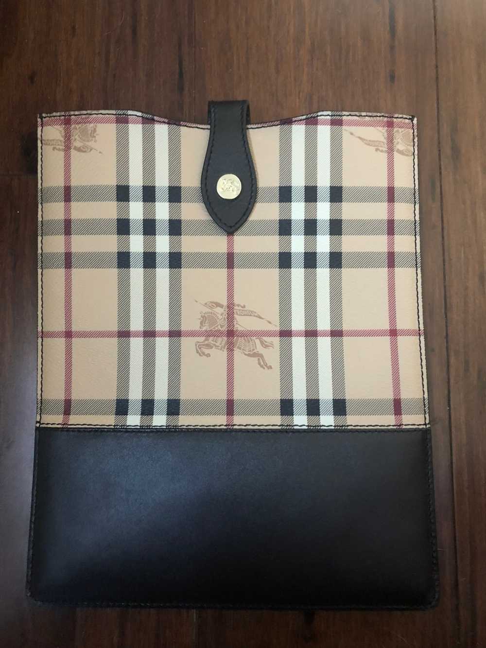 Burberry 2024 tablet case