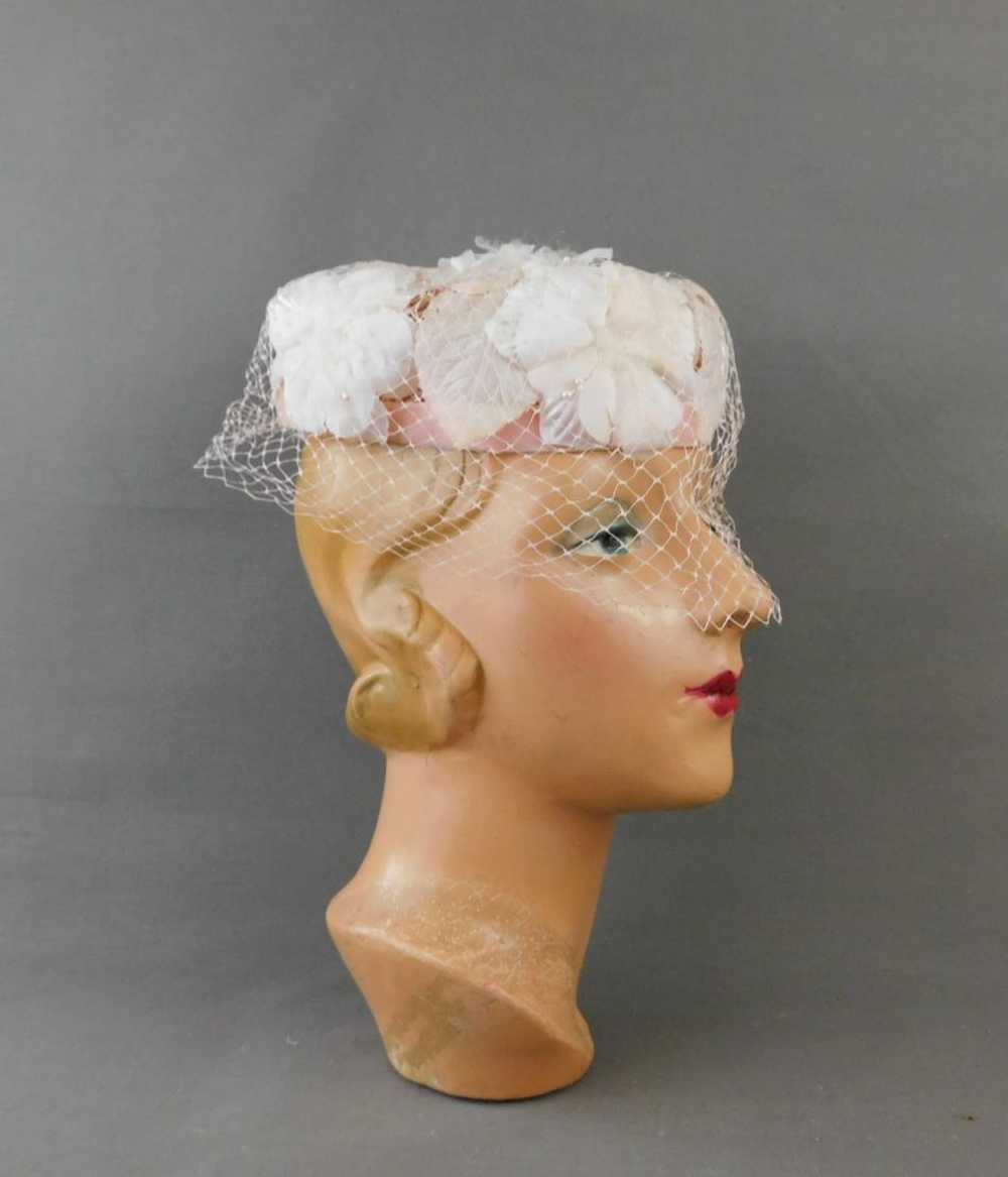 Vintage White & Pale Pink Flowers Hat 1960s Pillb… - image 3