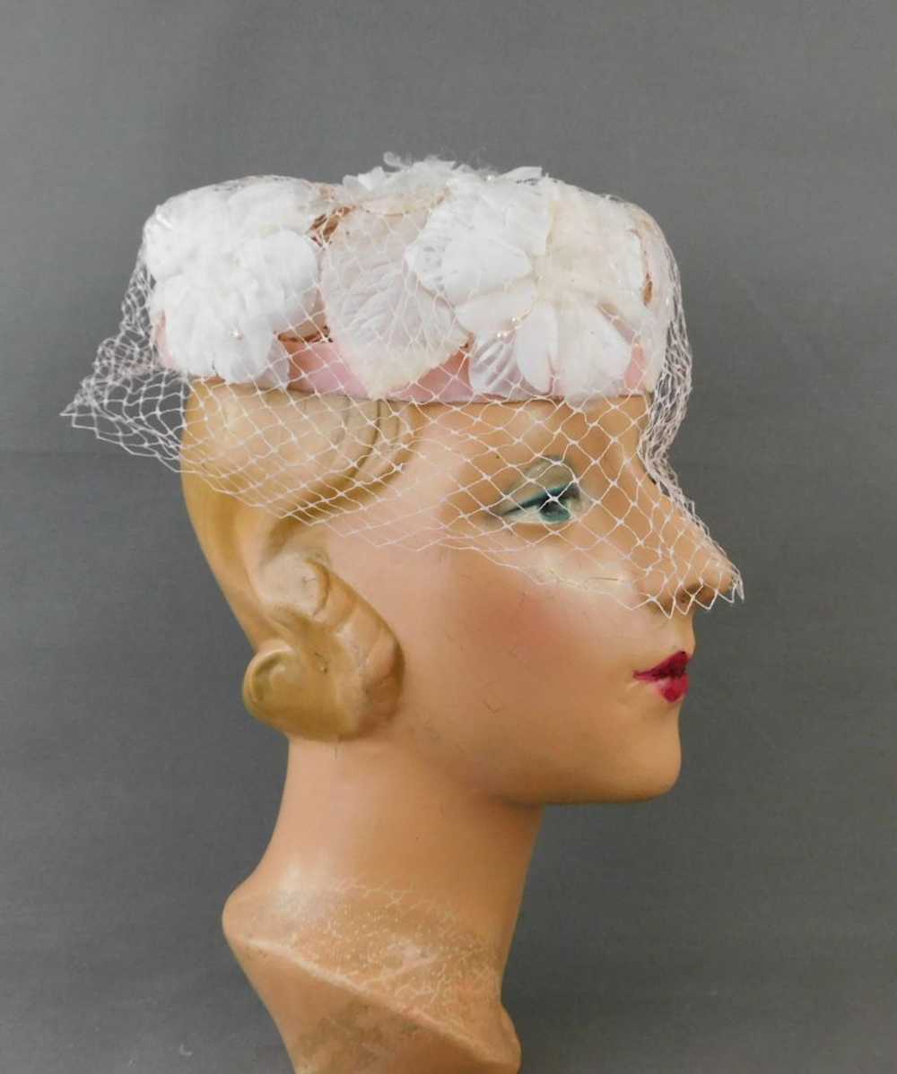 Vintage White & Pale Pink Flowers Hat 1960s Pillb… - image 4