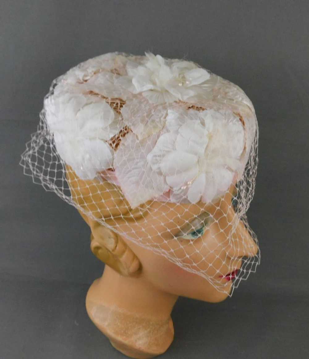 Vintage White & Pale Pink Flowers Hat 1960s Pillb… - image 5