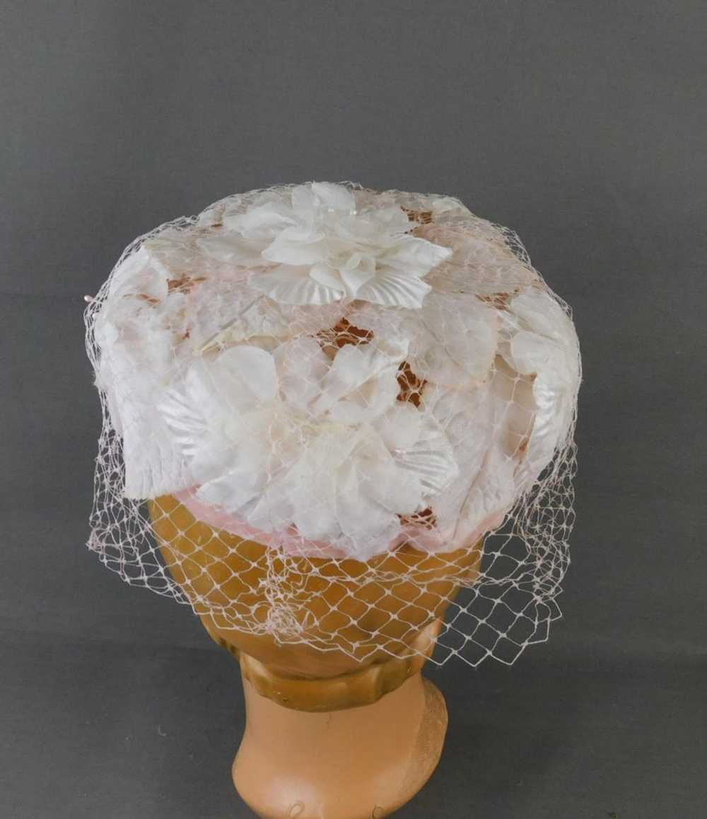 Vintage White & Pale Pink Flowers Hat 1960s Pillb… - image 8