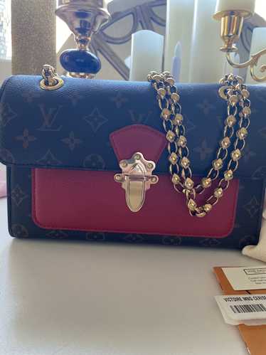 Louis Vuitton Louis Vuitton Victoire MNG cerise