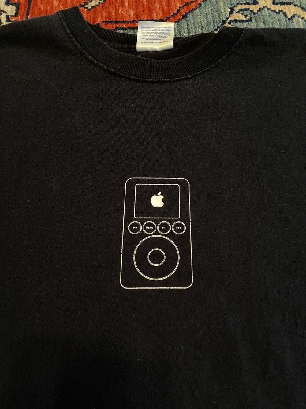 Vintage 2003 Apple iPod T-shirt - image 2