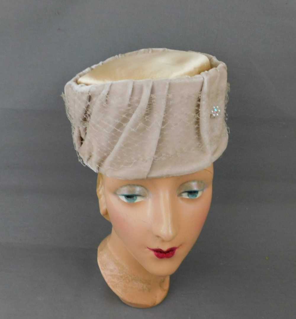 Vintage Ivory Velvet and Satin Hat, Evening Pillb… - image 7