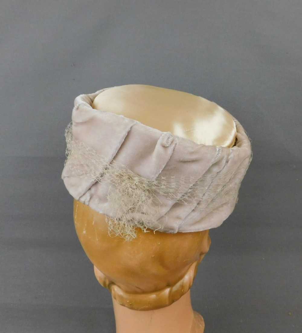 Vintage Ivory Velvet and Satin Hat, Evening Pillb… - image 9