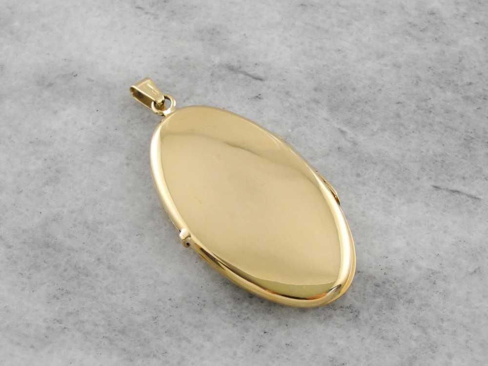 Vintage Yellow Gold Locket with Scrolling Floral … - image 4