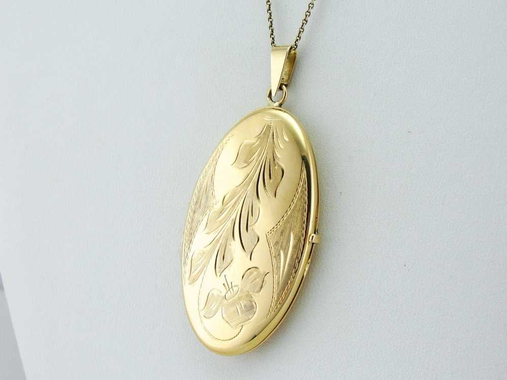 Vintage Yellow Gold Locket with Scrolling Floral … - image 5
