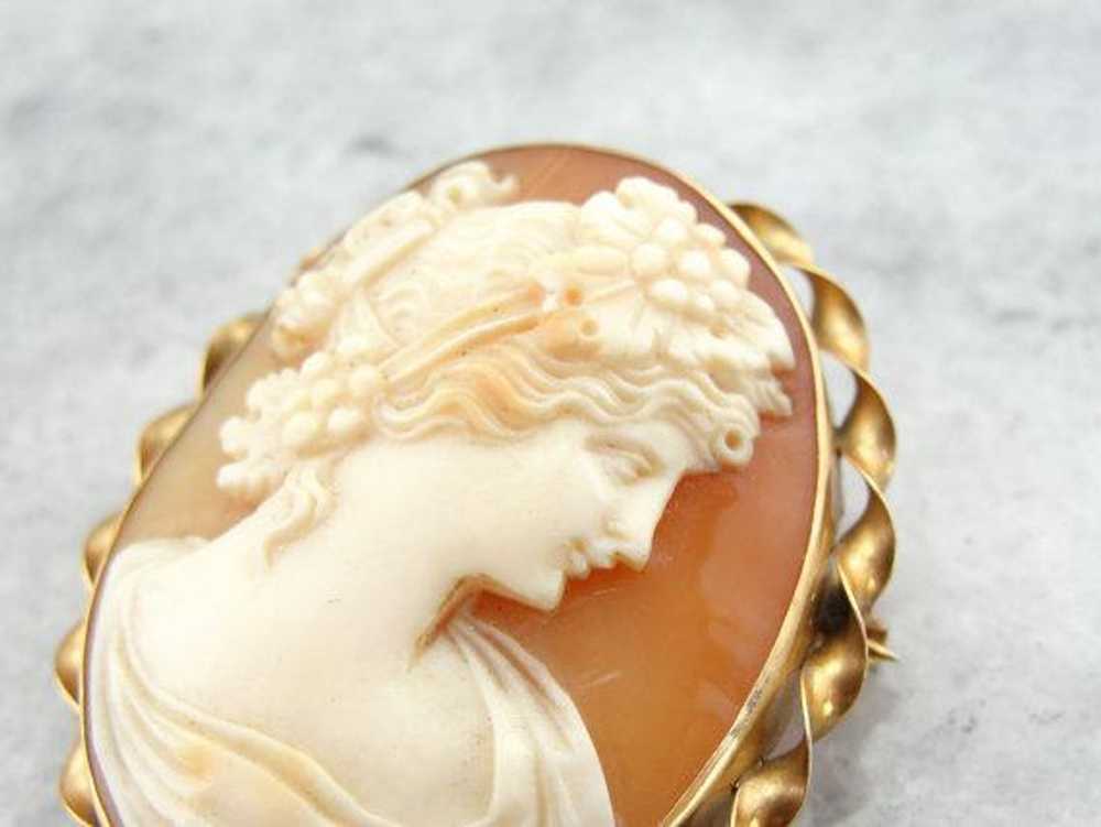 Classical Cameo Brooch with Lovely Workmanship - image 3