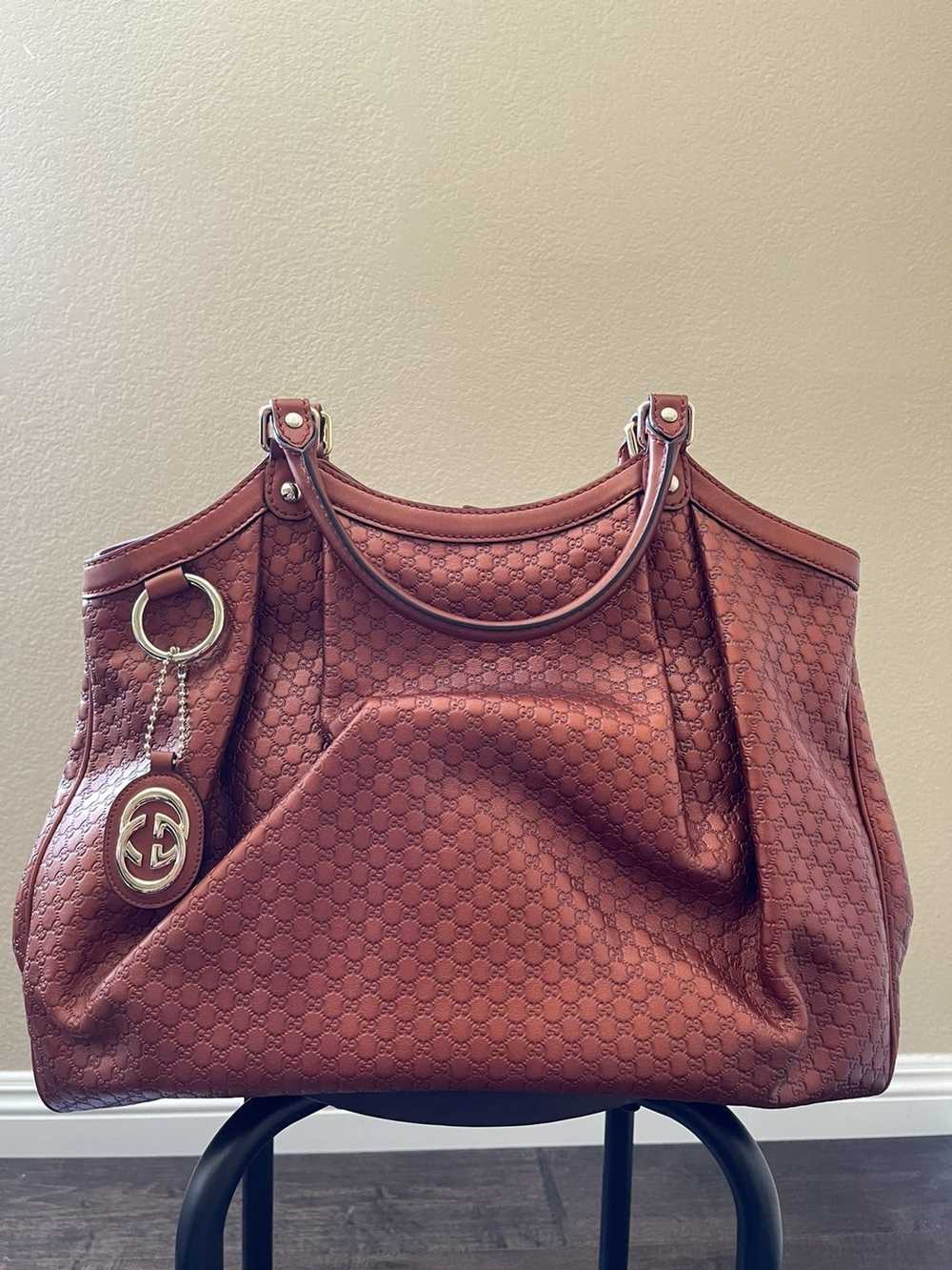 Surprise Gucci bag for my MIL🛍️✨ #motherinlaw #surprisegift #guccibag  #luxury 