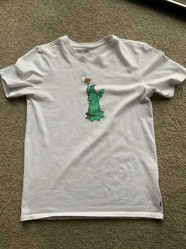 Nike Nike Mother Liberty Holding Pizza T-Shirt - image 1
