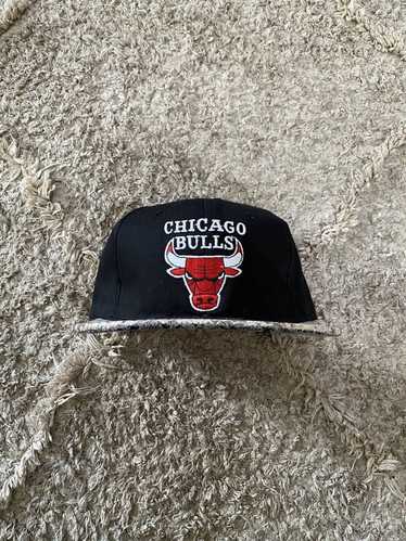 Vintage Custom VINTAGE Chicago Bulls Strapback - image 1