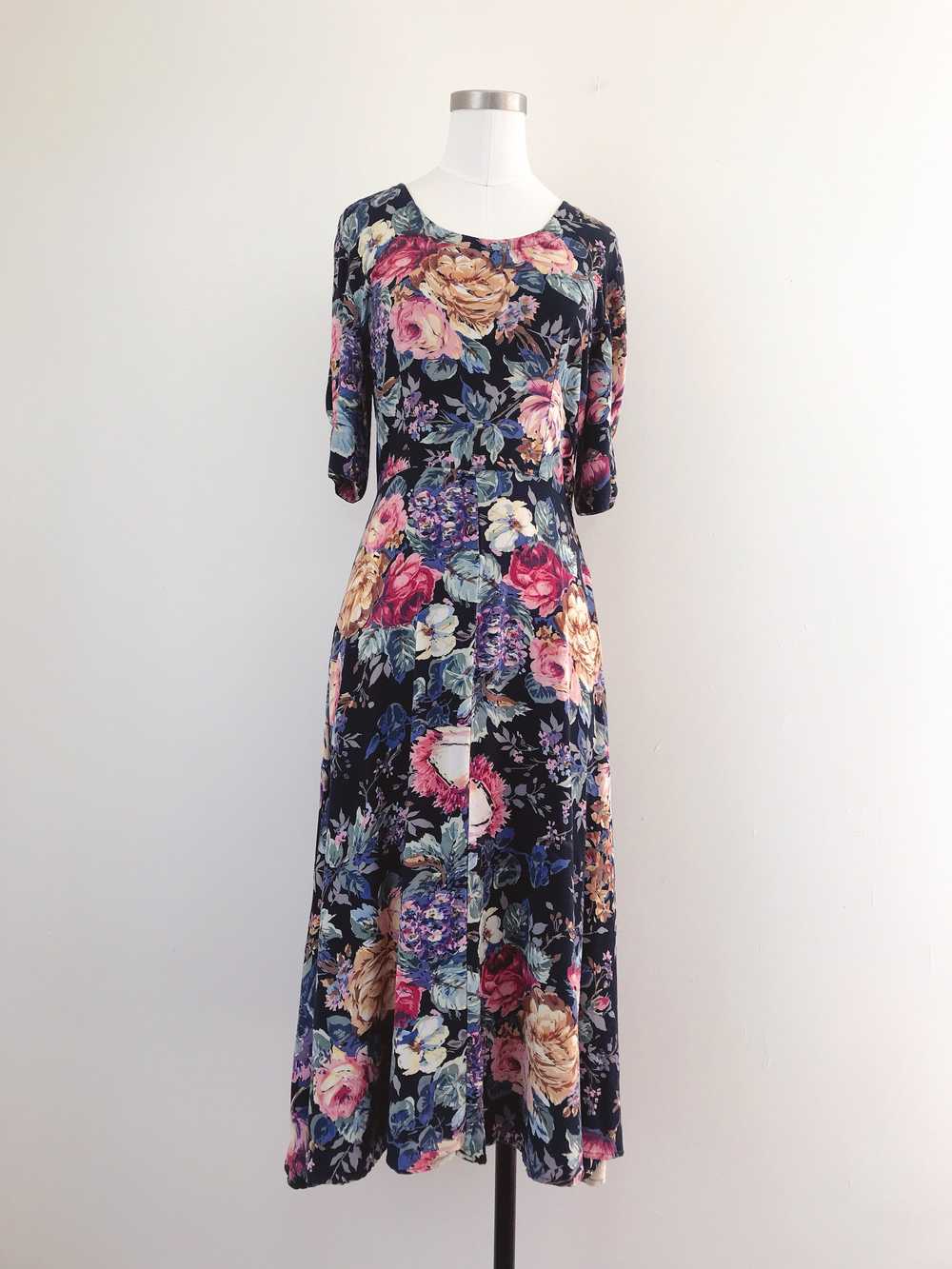 1990s Dark Floral Dress - image 1