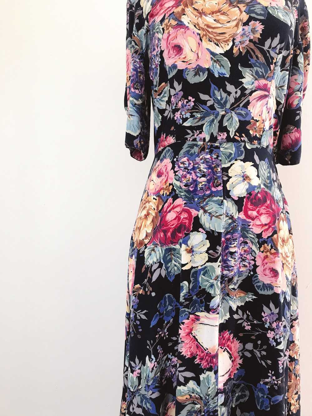 1990s Dark Floral Dress - image 2