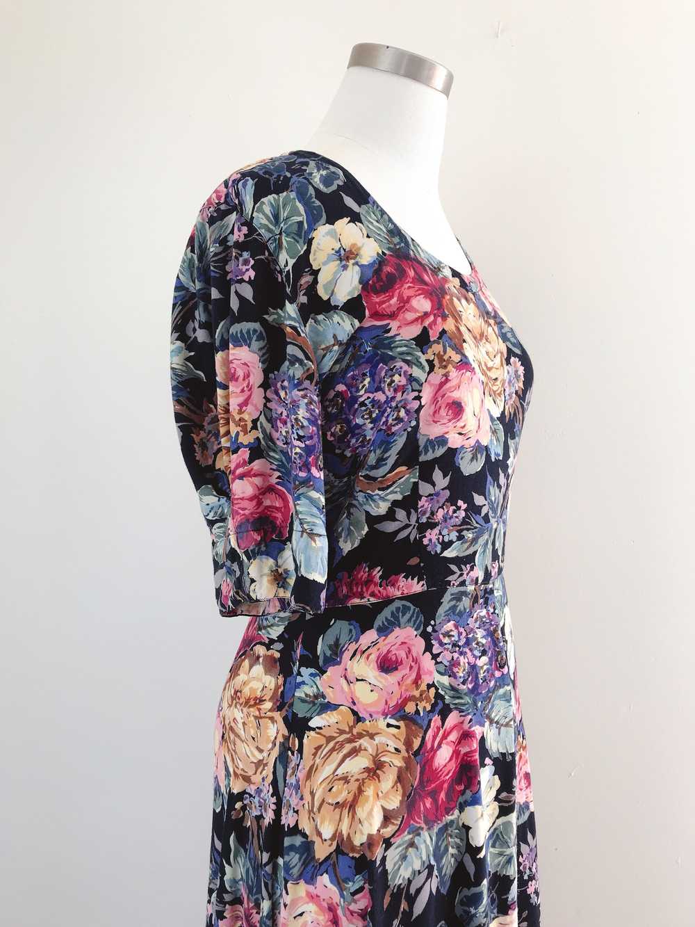 1990s Dark Floral Dress - image 4