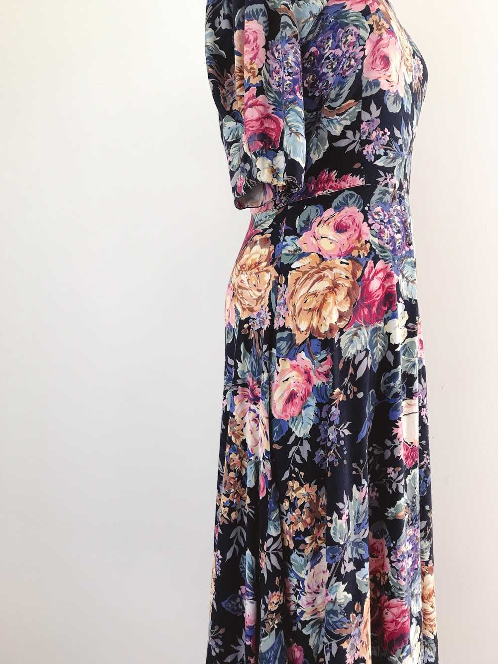 1990s Dark Floral Dress - image 6