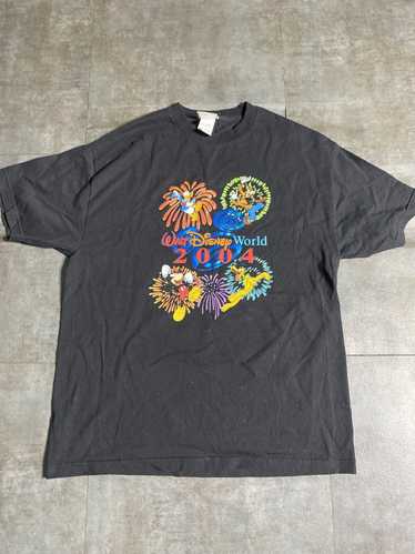 Disney × Vintage Vintage 2004 Disney tee .