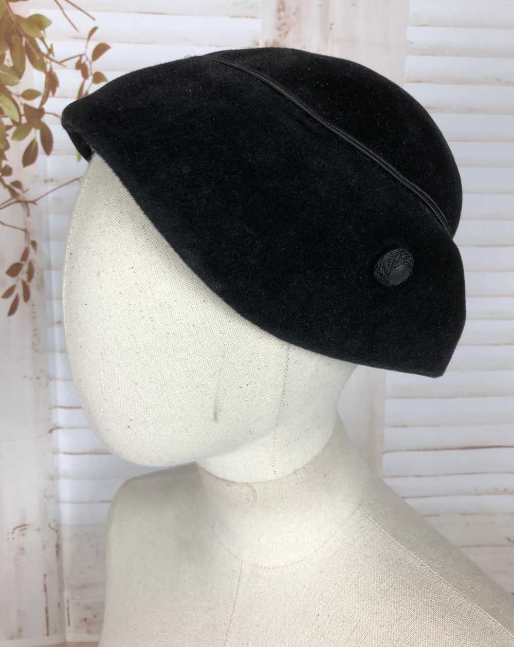 Original Late 1950s 50s Vintage Black Velvet Hat - image 1