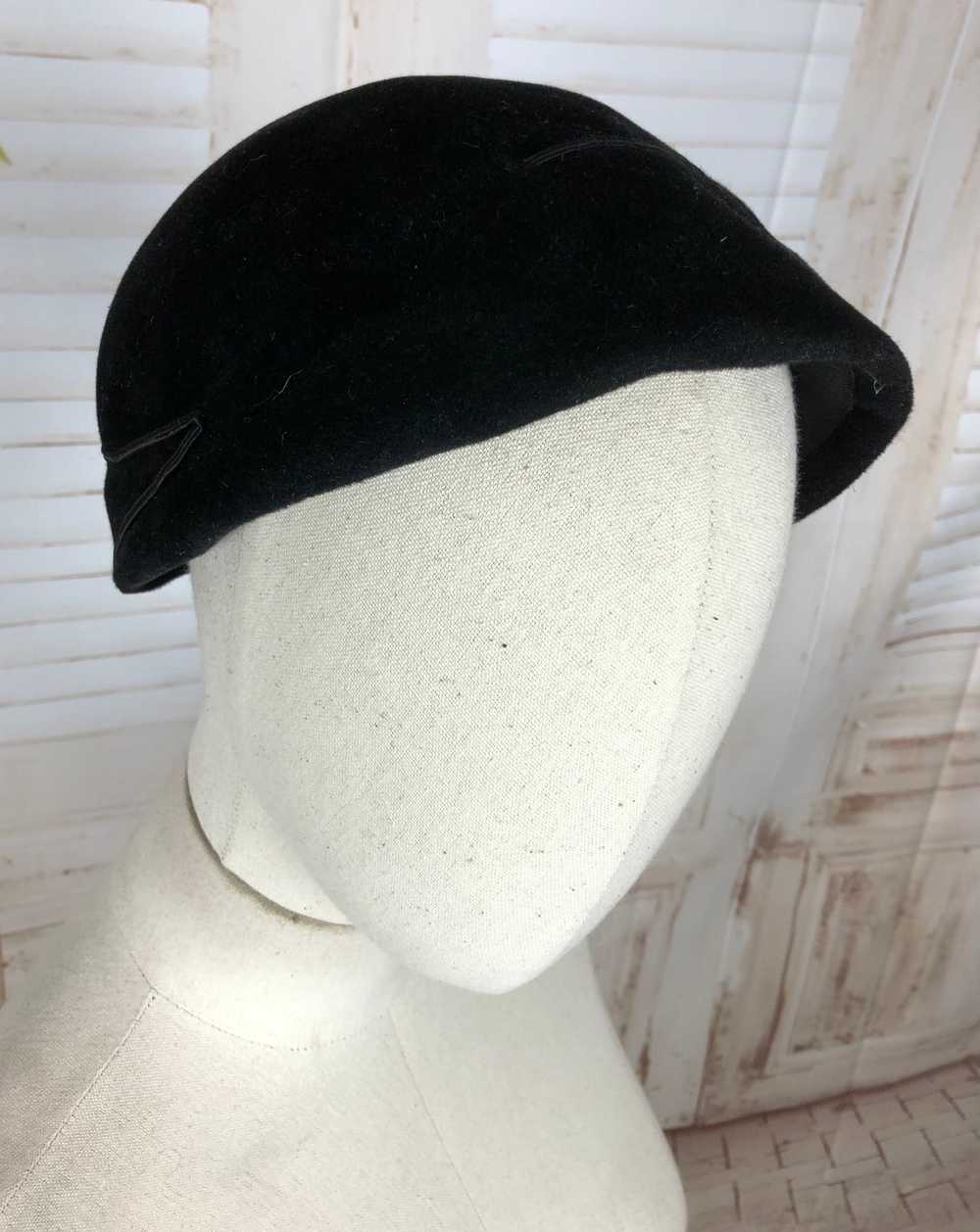 Original Late 1950s 50s Vintage Black Velvet Hat - image 4