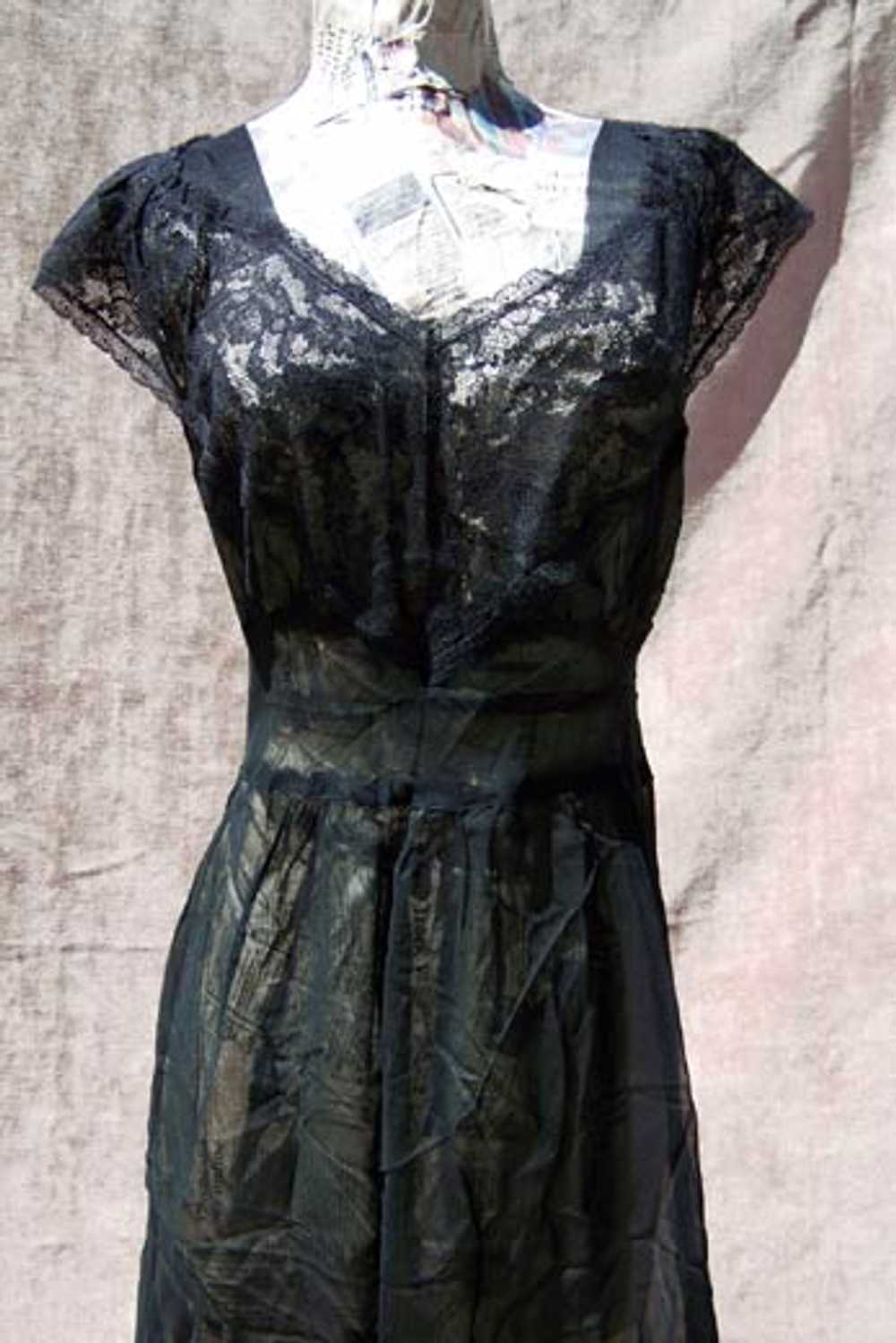 Sheer gauze nightgown - image 4