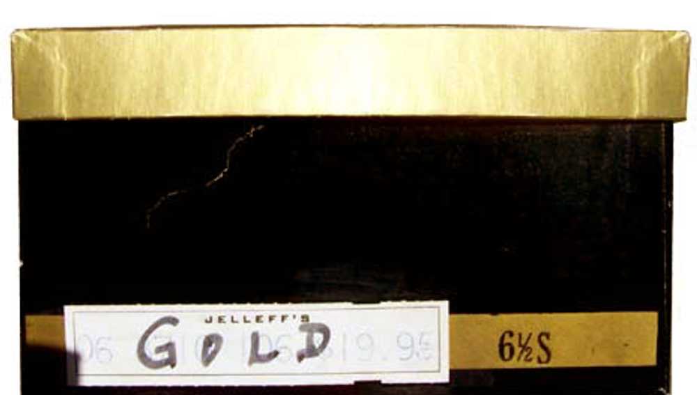 Jellef's gold lamé stilettos - image 6