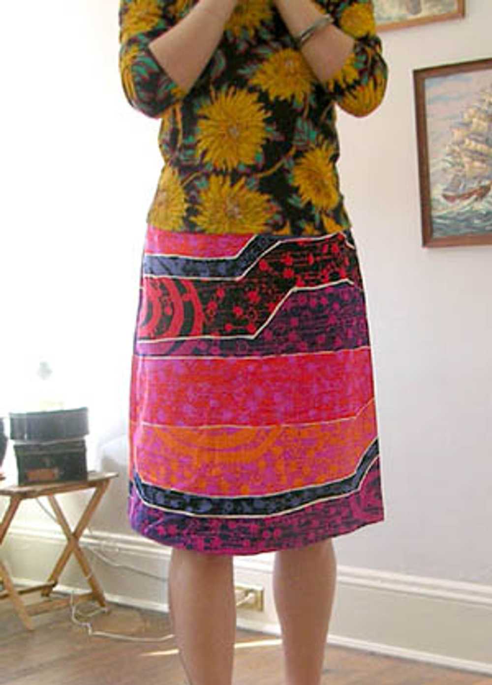 Psychedelic Hawaiian skirt - image 3