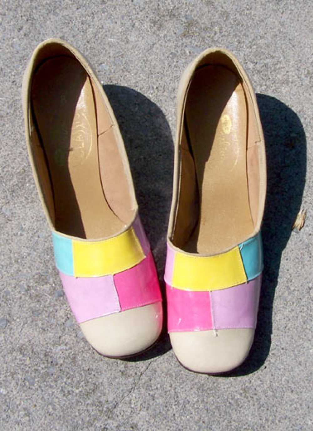 Pastel-wrapped pumps - image 3