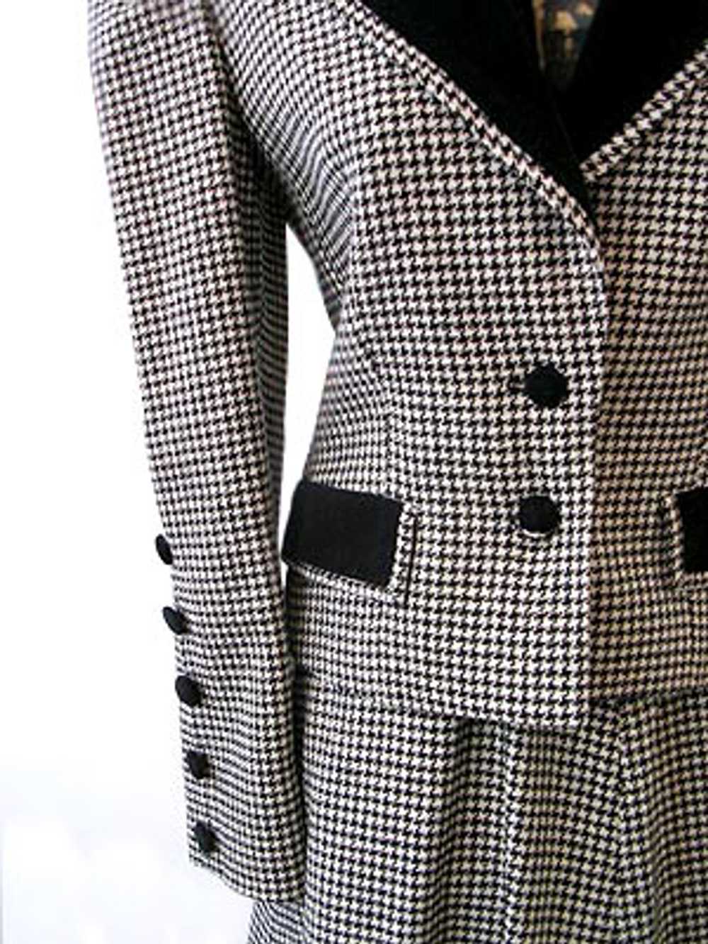 Louis Feraud wool & velvet suit - image 3
