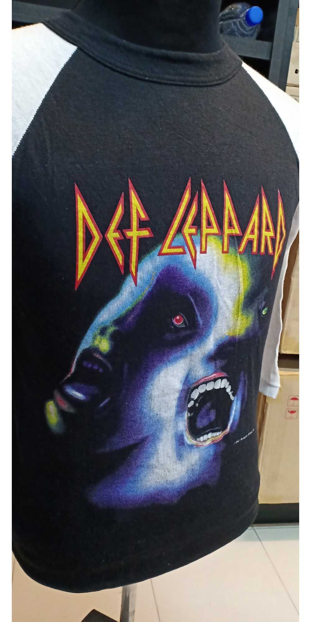 Tour Tee VTG Def Leppard - "Hysteria" 3Q Raglan T… - image 6