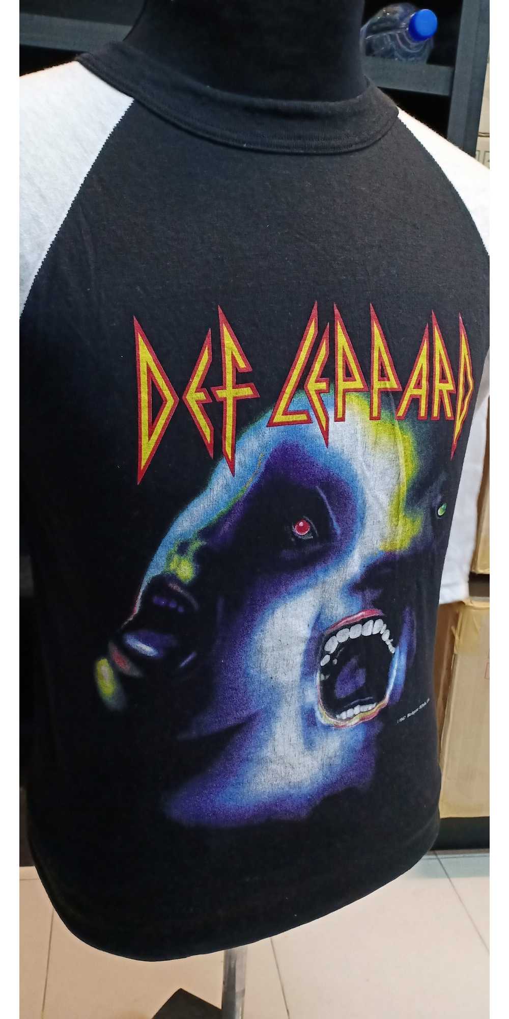 Tour Tee VTG Def Leppard - "Hysteria" 3Q Raglan T… - image 7