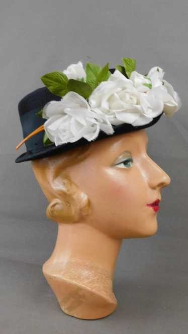 Vintage Black Hat with White Roses Flowers, 1950s… - image 1