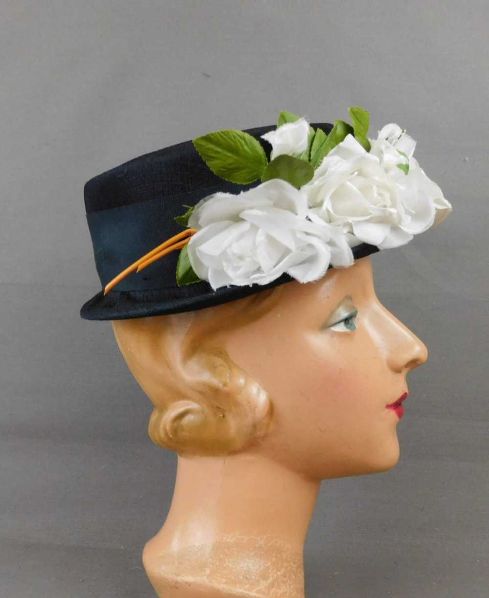 Vintage Black Hat with White Roses Flowers, 1950s… - image 3