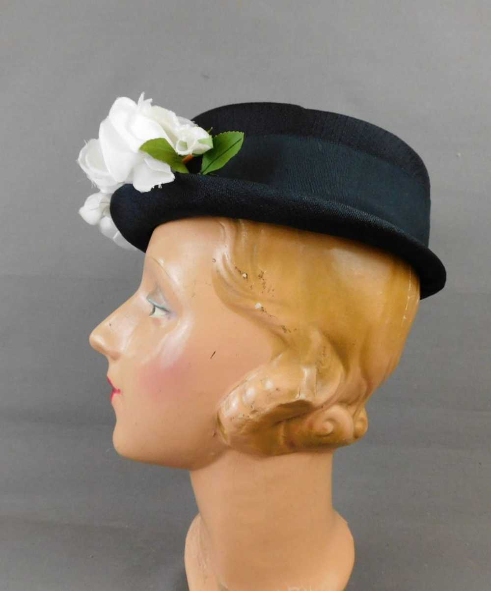Vintage Black Hat with White Roses Flowers, 1950s… - image 6