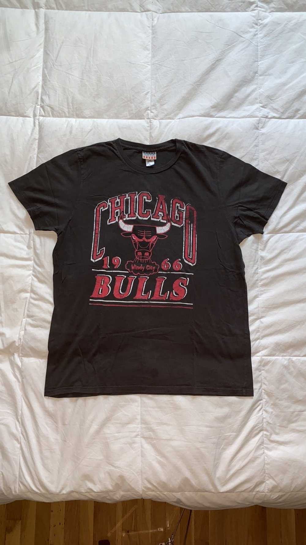 Junk Food × NBA Junk Food Chicago Bulls T Shirt - image 1